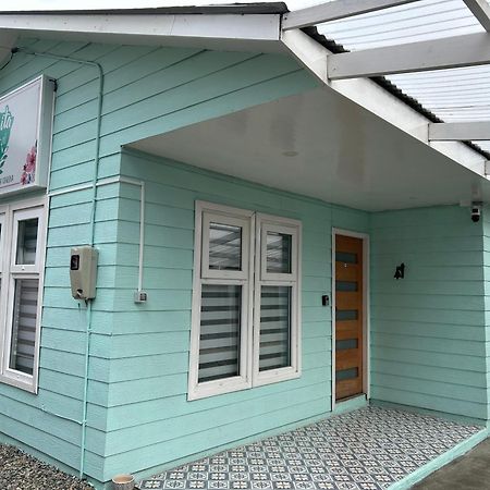 Hostal Chucaita 锡斯内斯港 外观 照片
