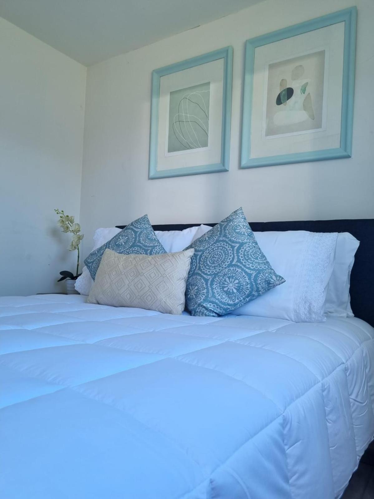 Hostal Chucaita 锡斯内斯港 外观 照片