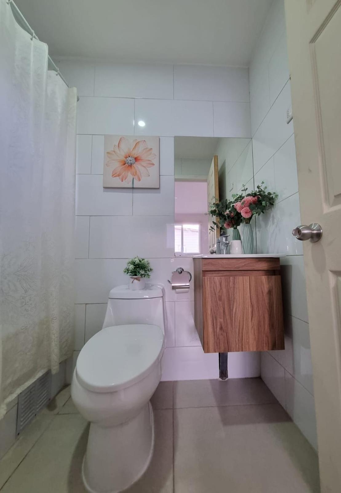 Hostal Chucaita 锡斯内斯港 外观 照片