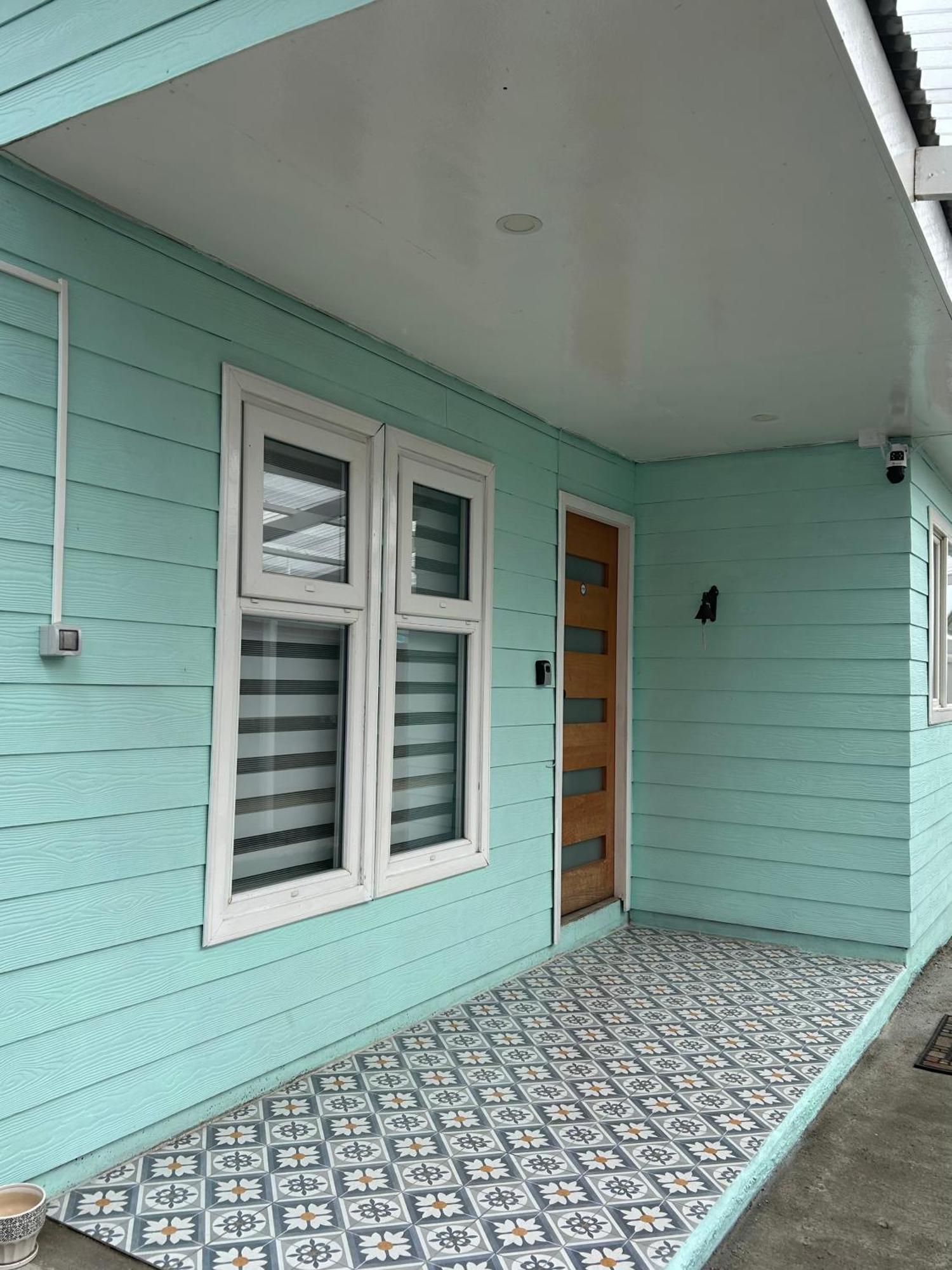 Hostal Chucaita 锡斯内斯港 外观 照片